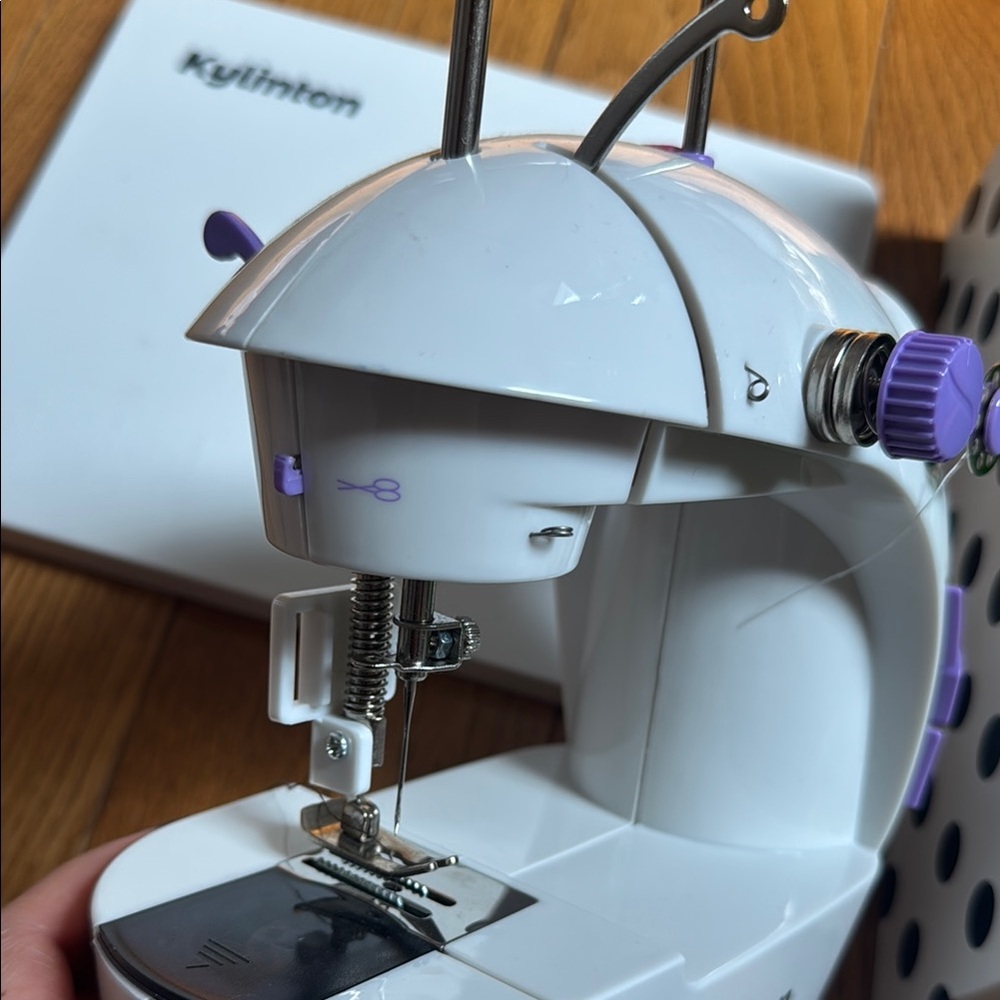 Beginner Mini Sewing Machine - Picture 4 of 5